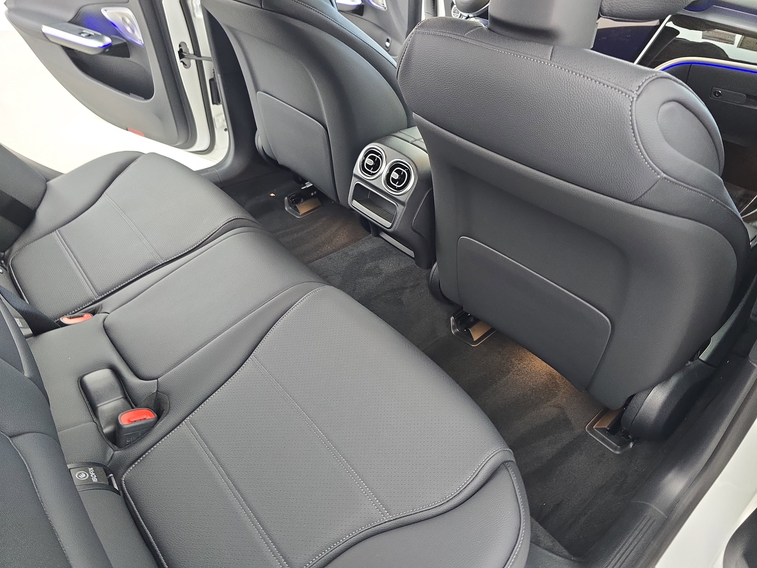 2026 Mercedes-Benz C-Class Sedan C 300 - Photo 11