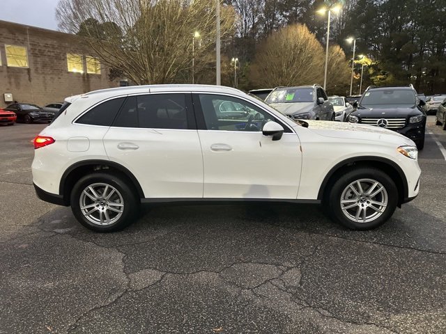 2025 Mercedes Benz GLC 300 photo 4