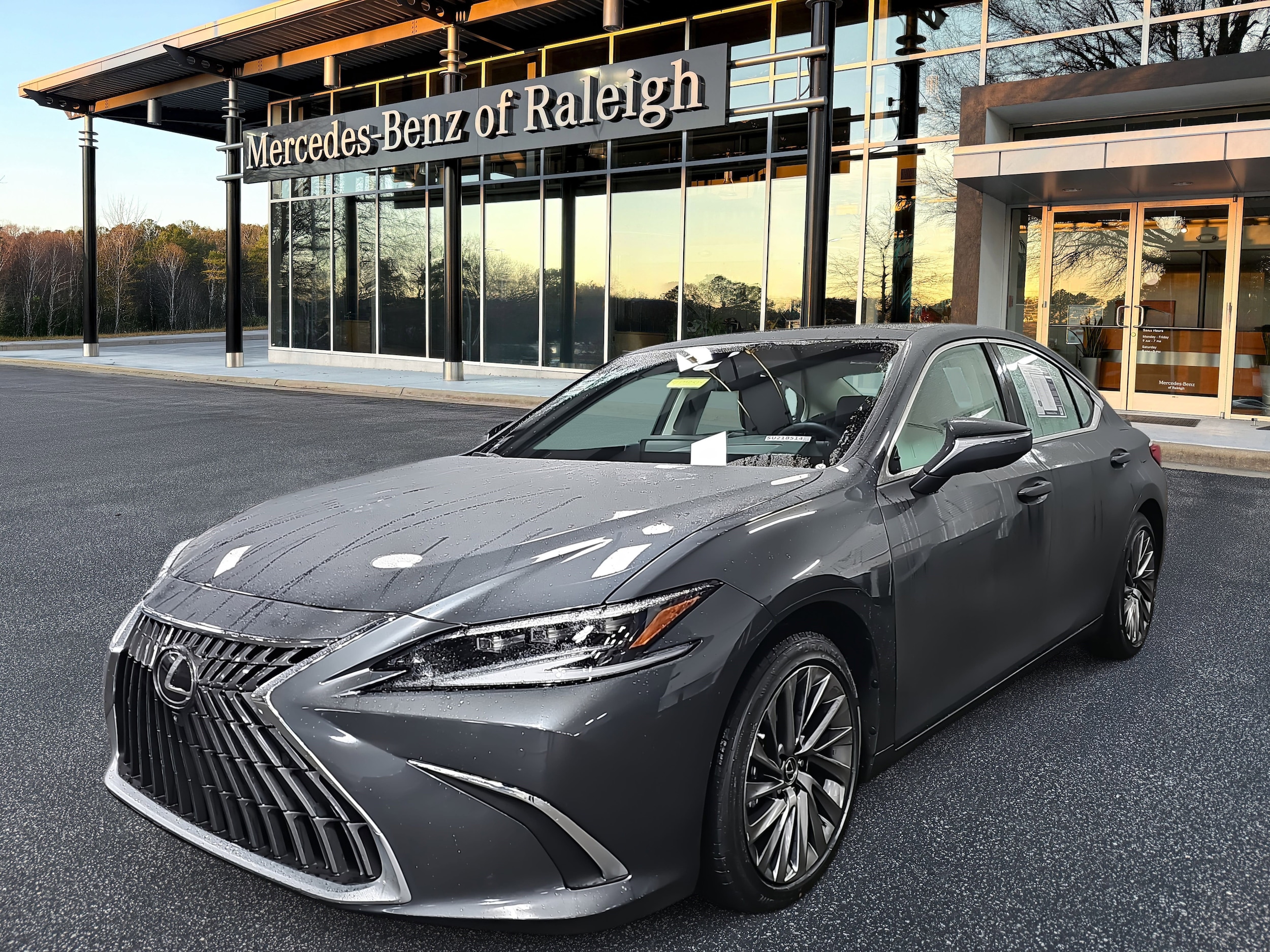2025 Lexus ES 350 Ultra Luxury's photo