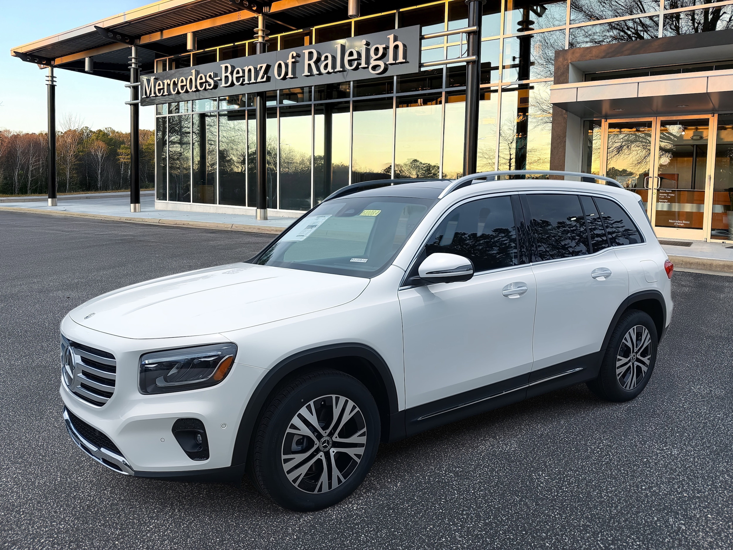 2025 Mercedes-Benz GLB Base's photo