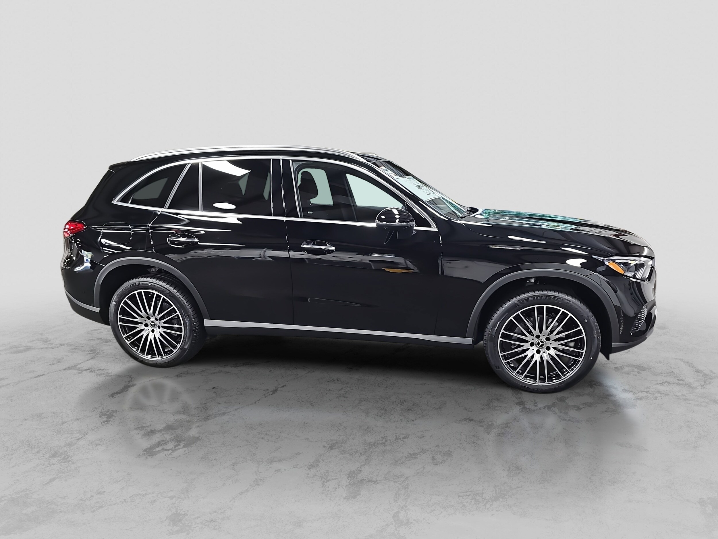 2026 Mercedes Benz GLC 300 4MATIC photo 3