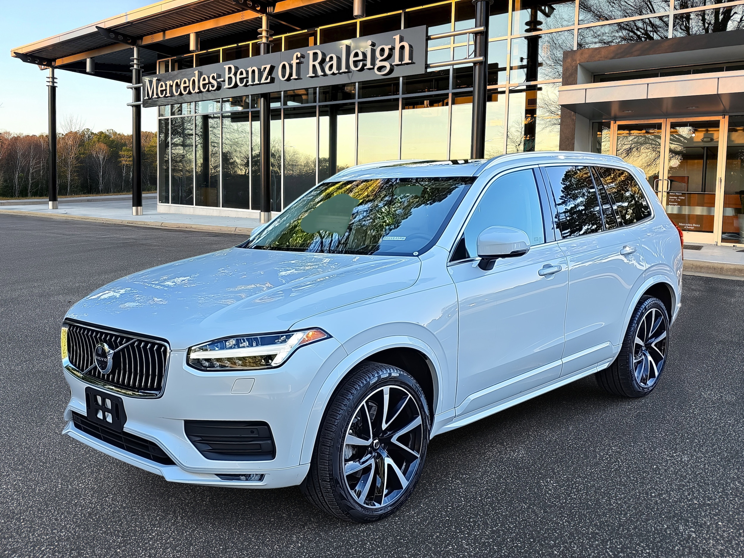 2021 Volvo XC90 Momentum's photo