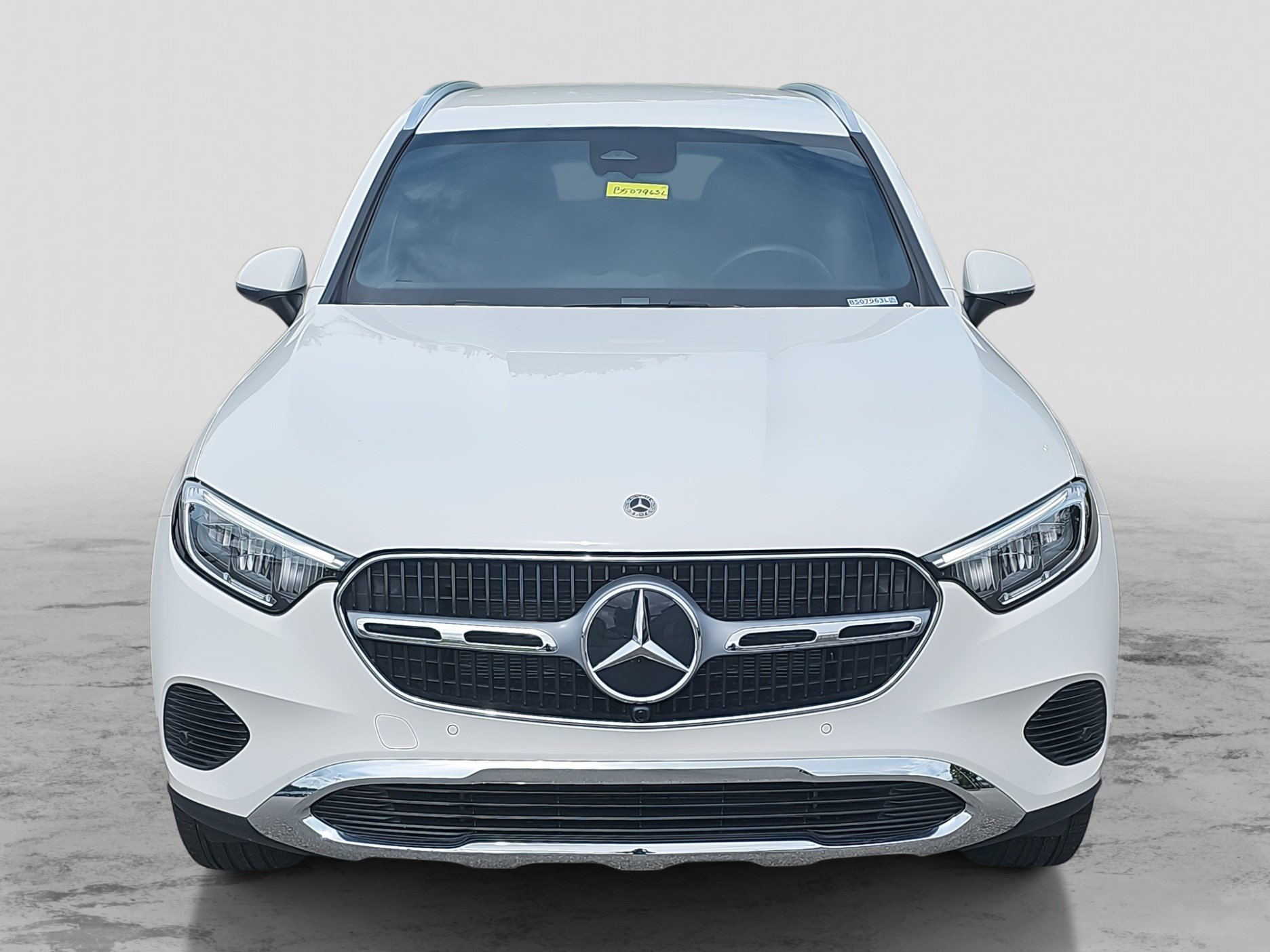 2025 Mercedes Benz GLC 300 photo 2