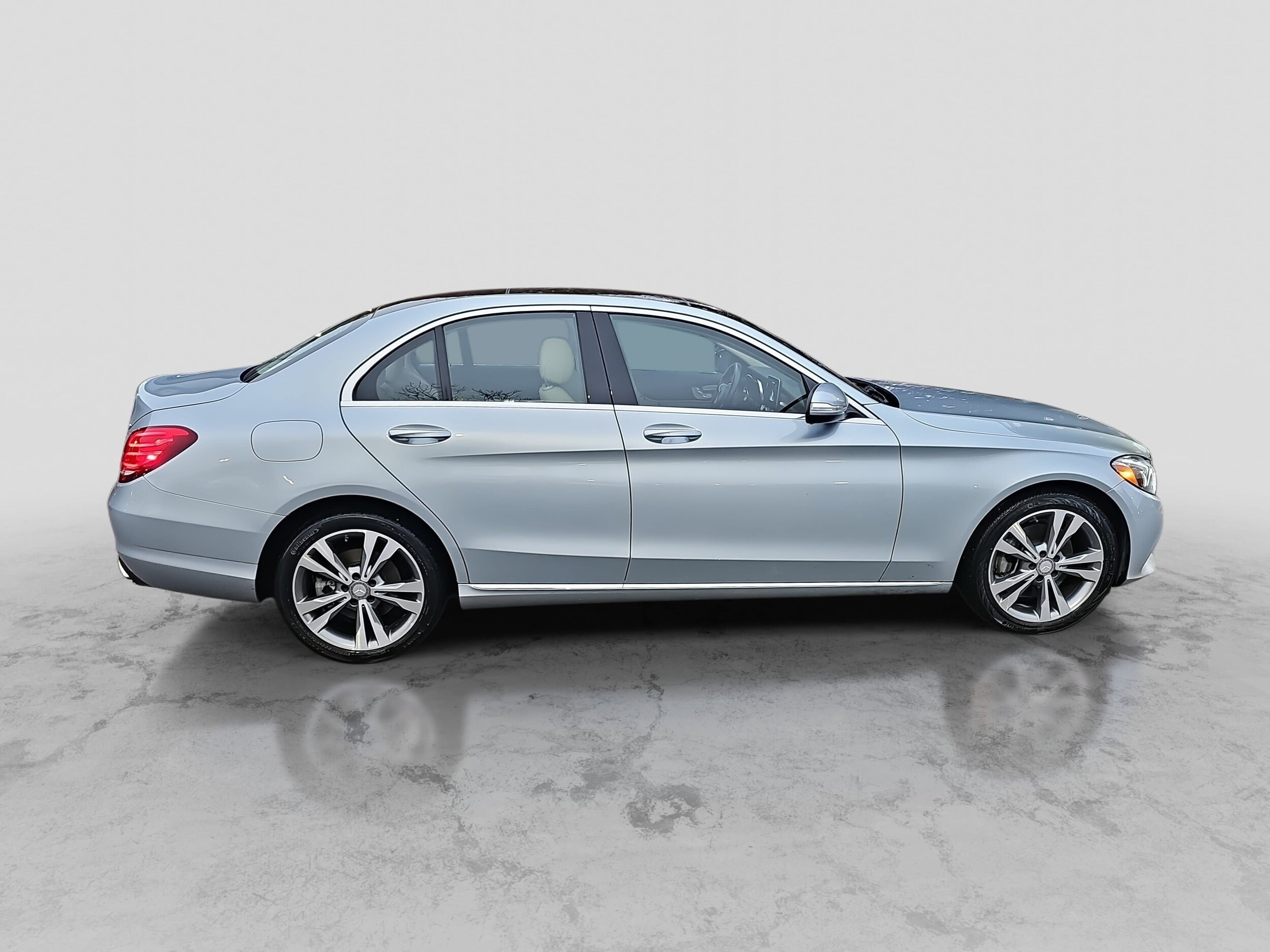 2015 Mercedes Benz C 300 photo 2
