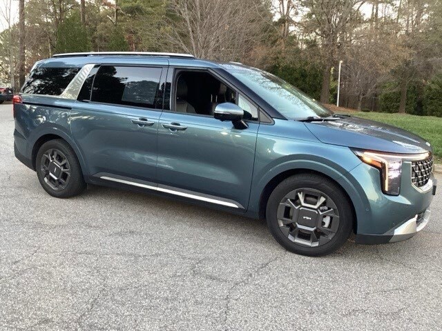 2025 Kia Carnival SX photo 2