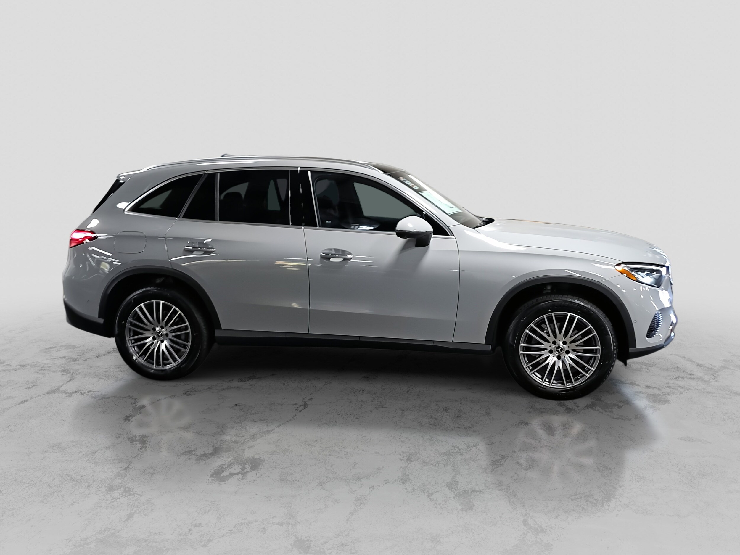 2026 Mercedes Benz GLC 300 4MATIC photo 4