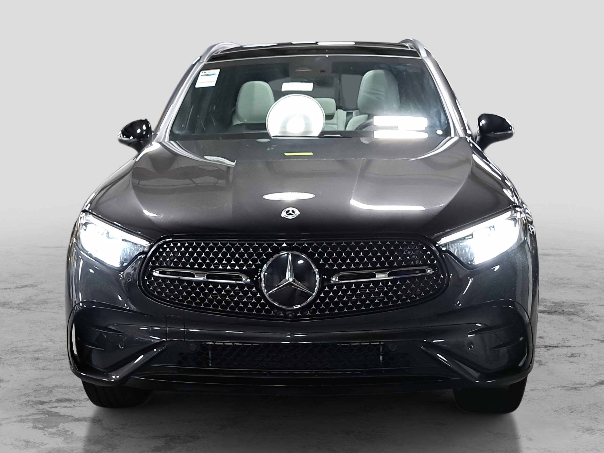2025 Mercedes Benz GLC 300 photo 2