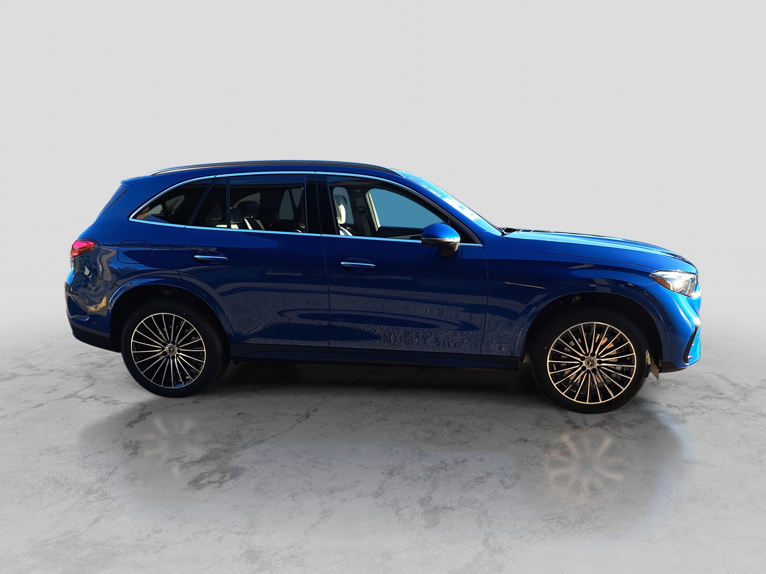 2026 Mercedes Benz GLC 300 4MATIC photo 2