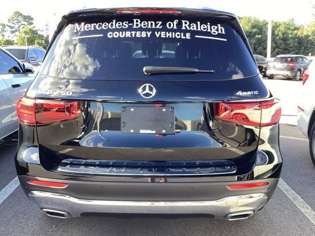2025 Mercedes Benz GLB 250 4MATIC photo 3