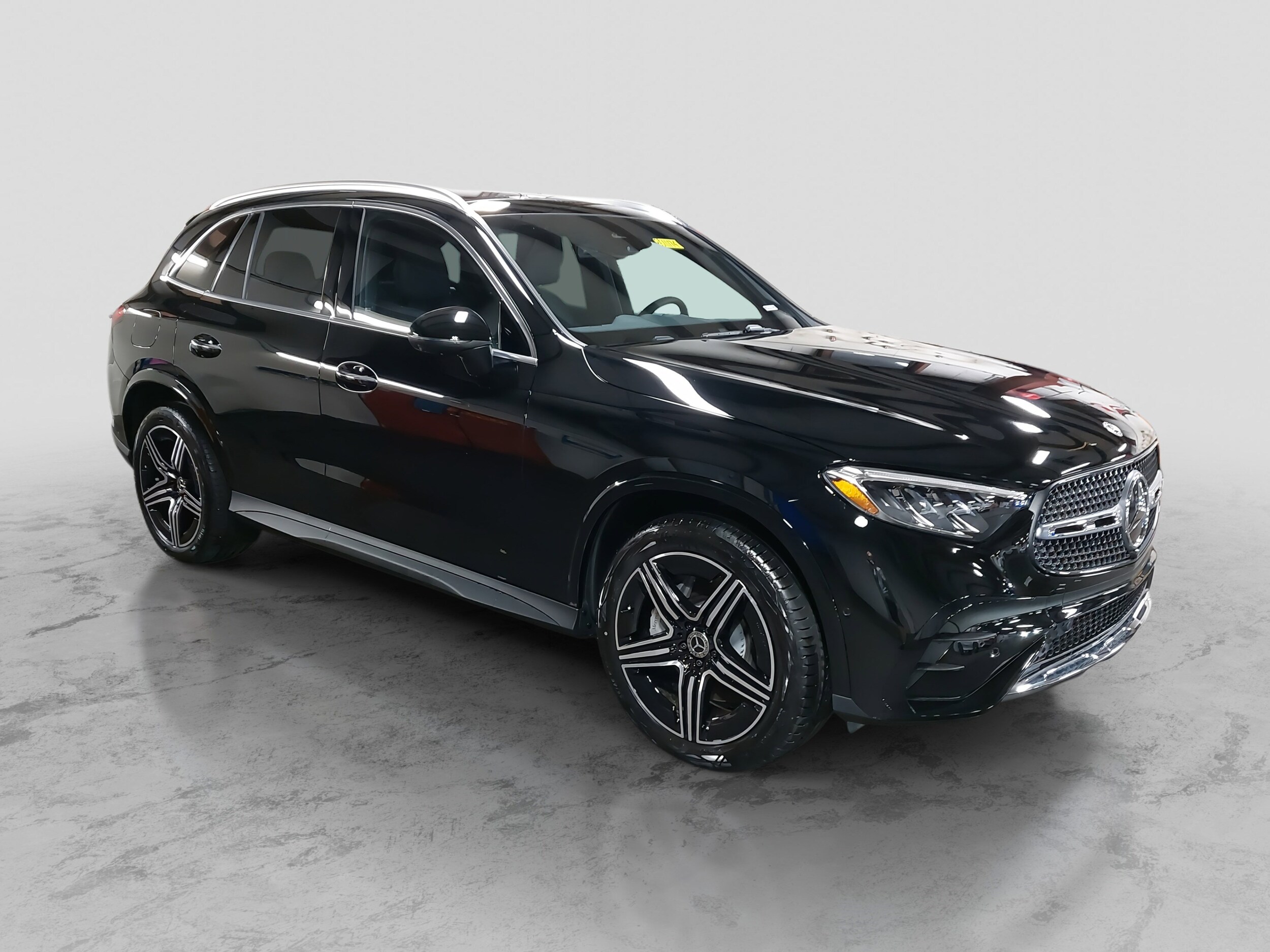 2025 Mercedes Benz GLC 300 4MATIC photo 3