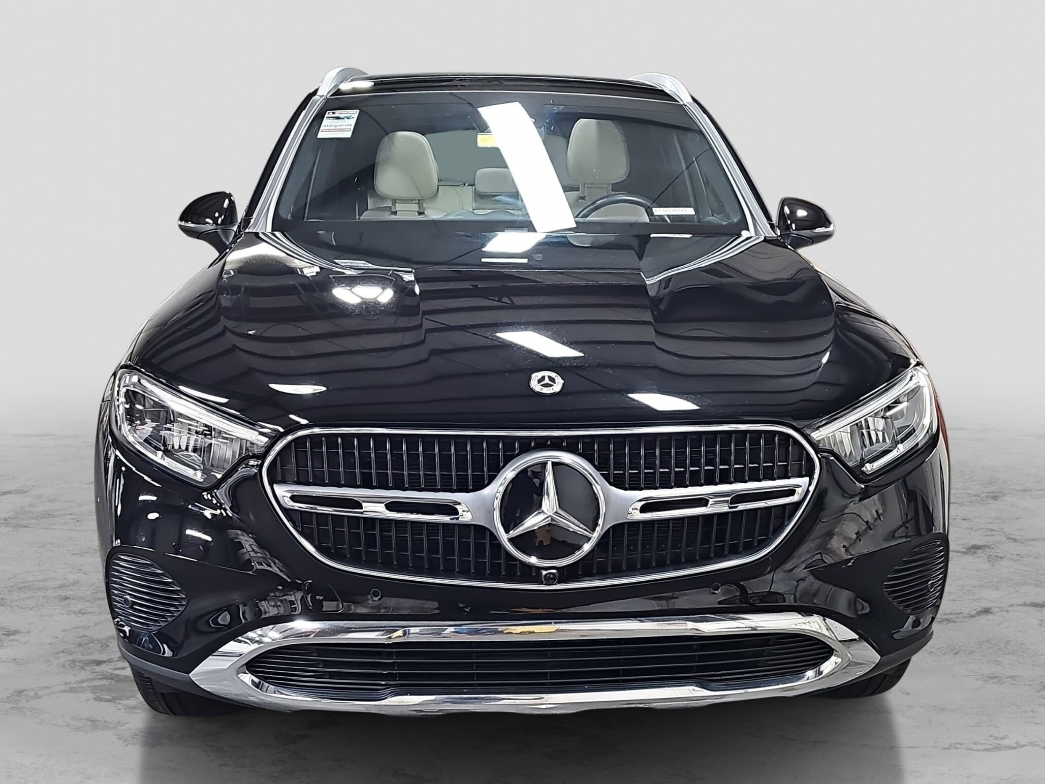 2024 Mercedes Benz GLC 300 photo 2