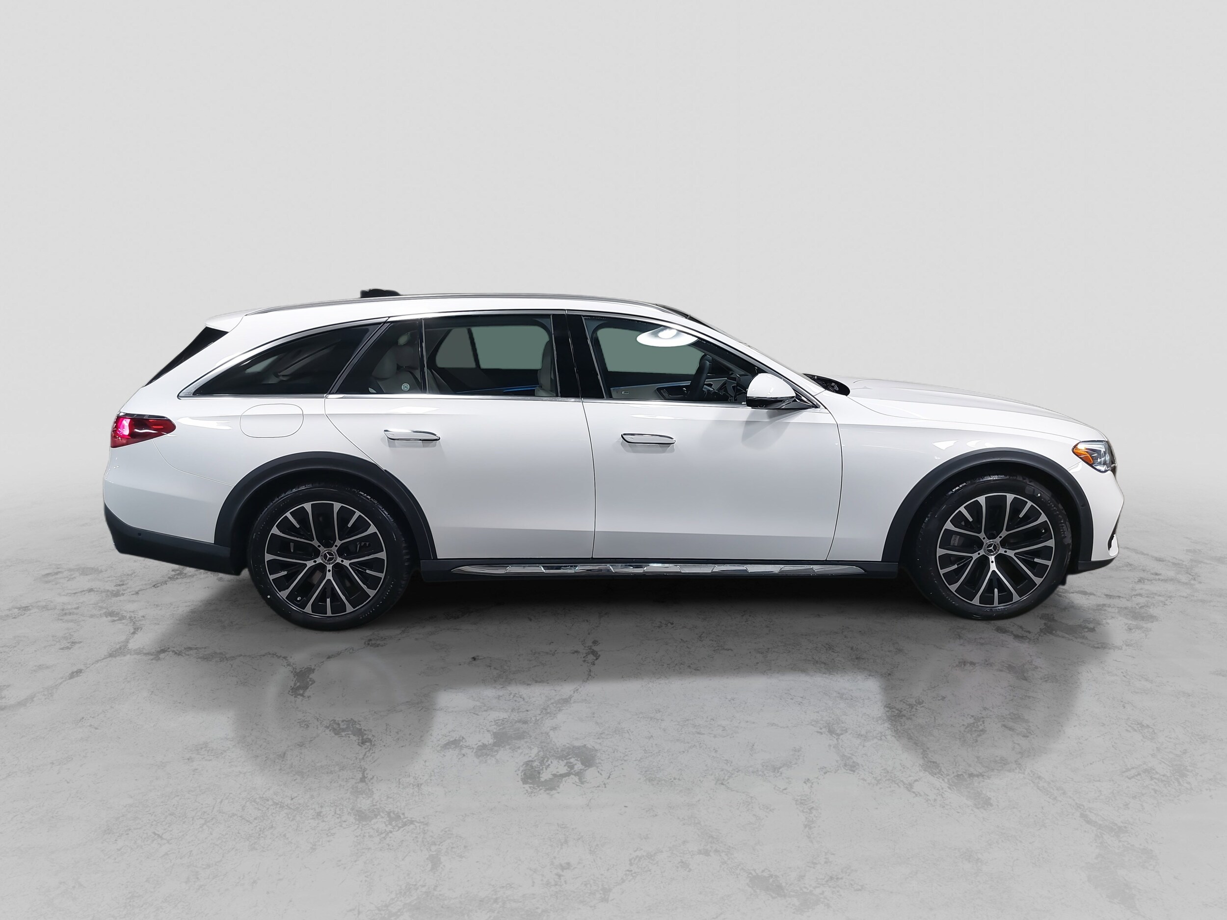 2025 Mercedes Benz E 450 4MATIC All-Terrain Wagon photo 4