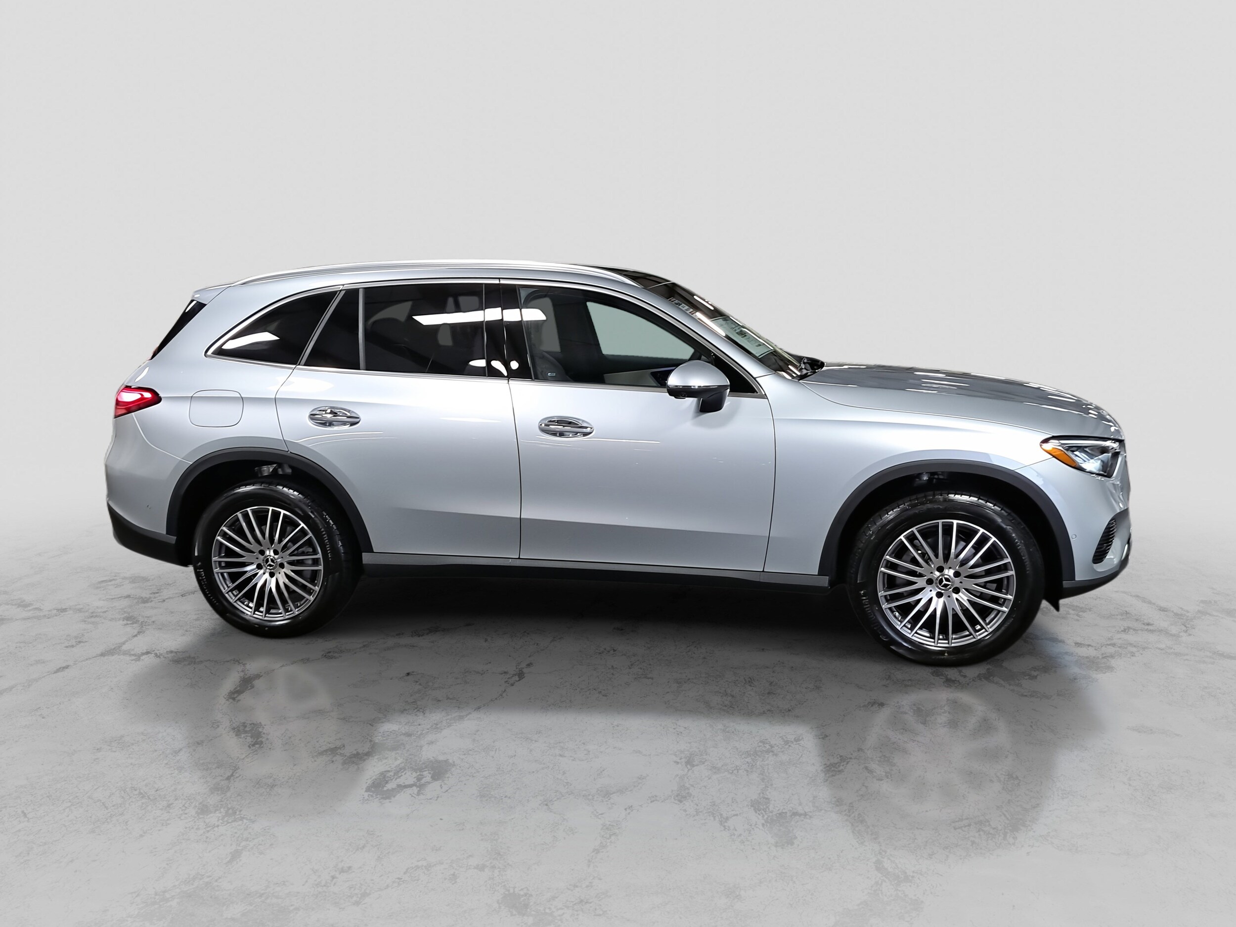 2026 Mercedes Benz GLC 300 photo 4