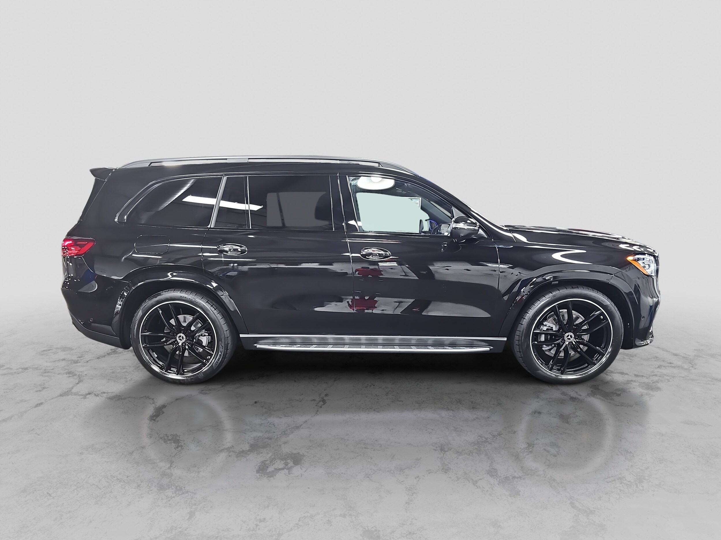 2025 Mercedes Benz GLS 580 4MATIC photo 4