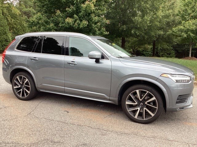 2020 Volvo XC90 T6 AWD Momentum photo 2