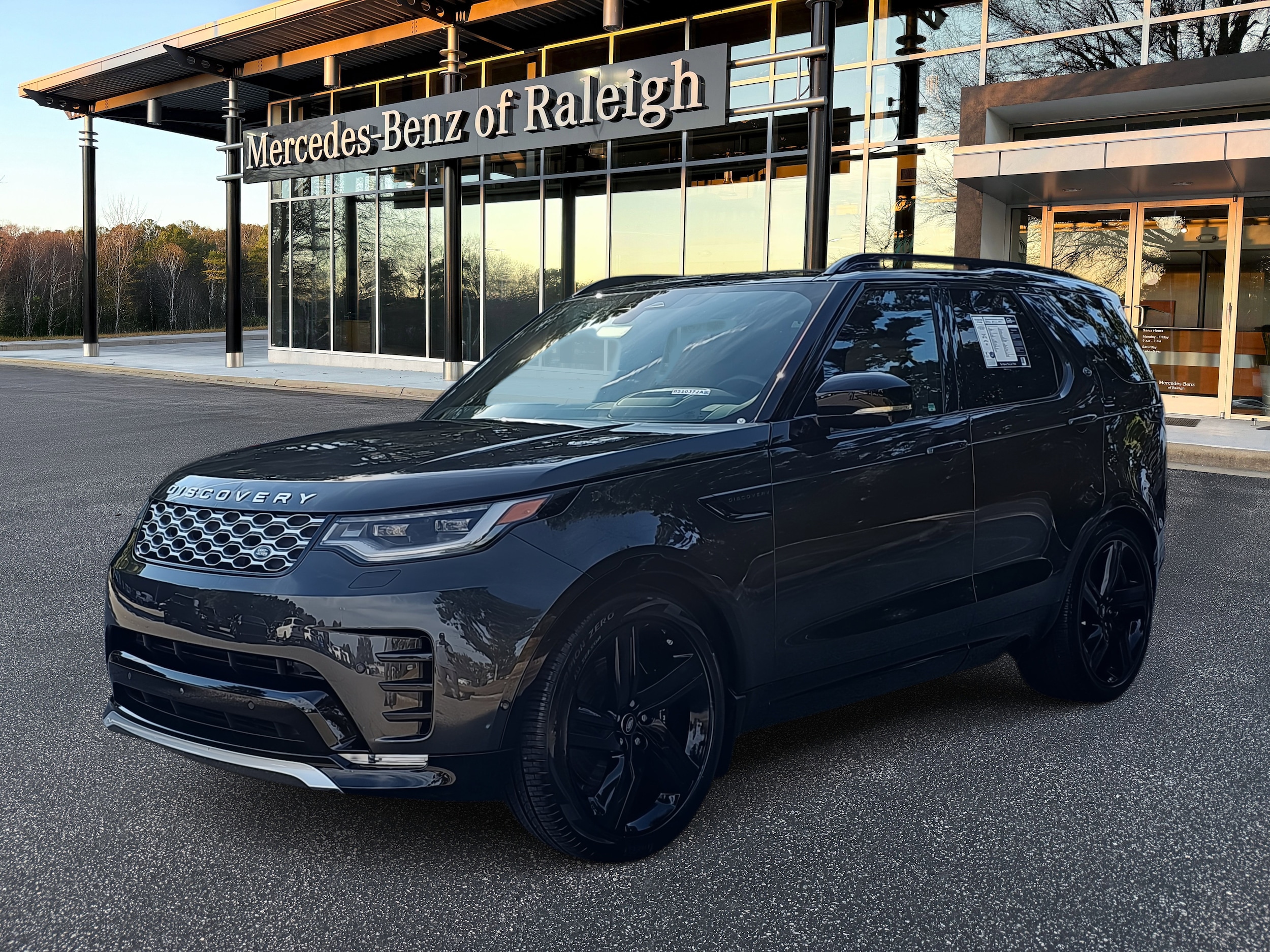 2024 Land Rover Discovery Metropolitan Edition