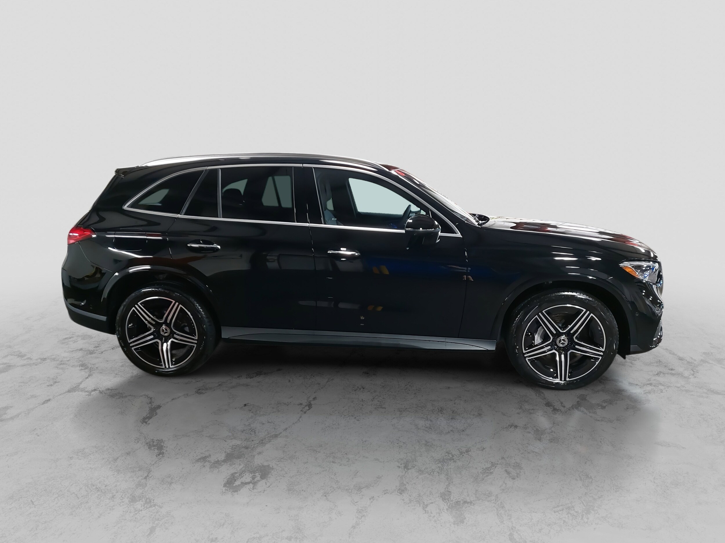 2025 Mercedes Benz GLC 300 4MATIC photo 4