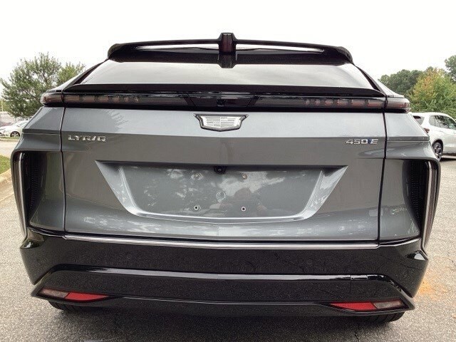 2023 Cadillac Lyriq Luxury photo 3
