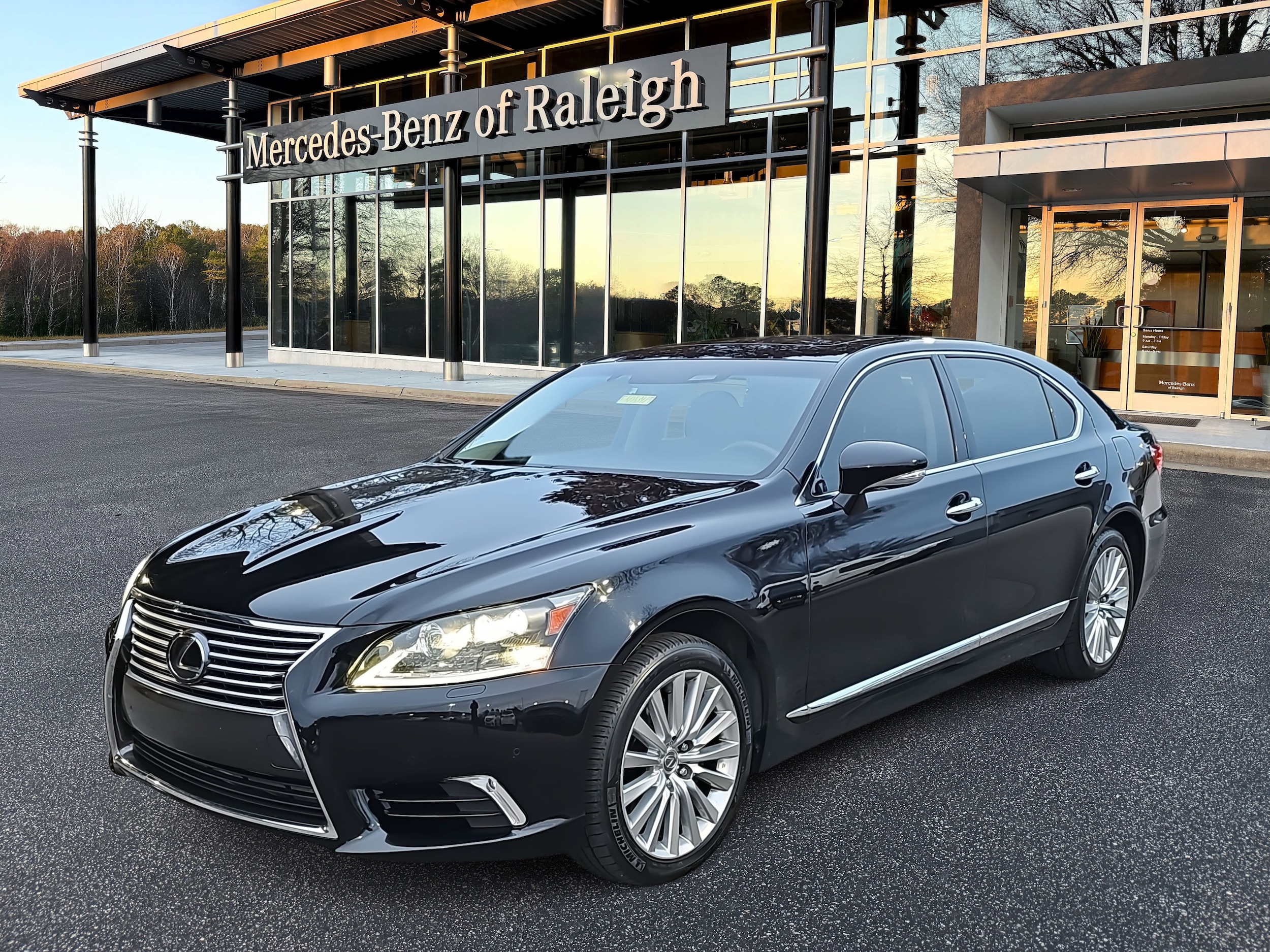2015 Lexus LS L's photo