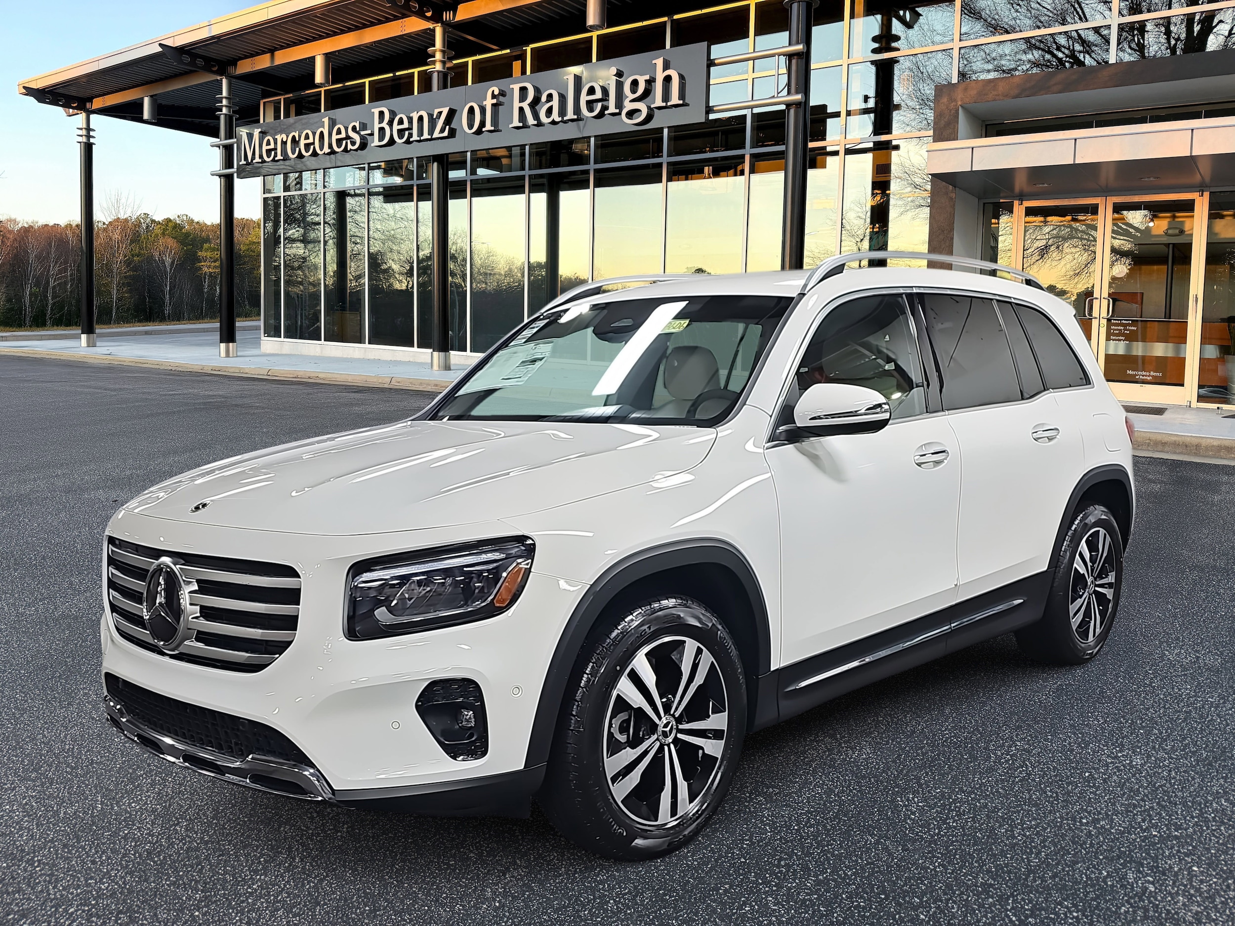 2025 Mercedes-Benz GLB Base's photo