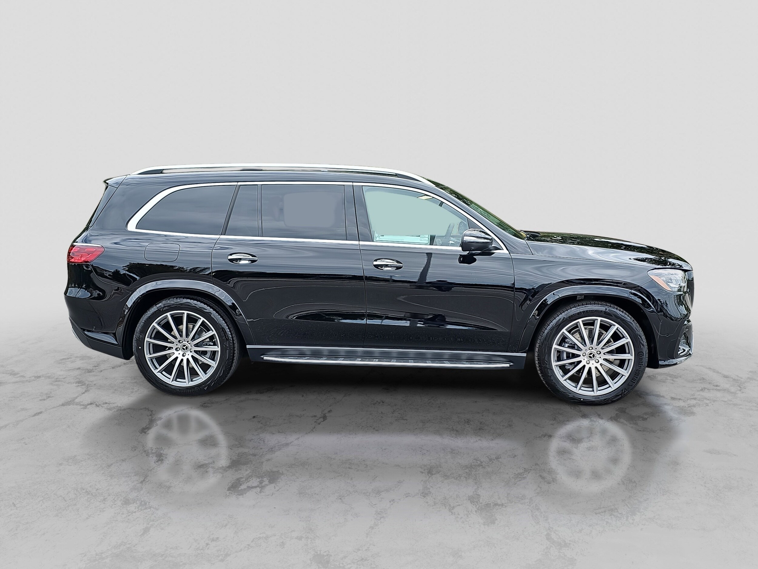 2026 Mercedes Benz GLS 450 4MATIC photo 2