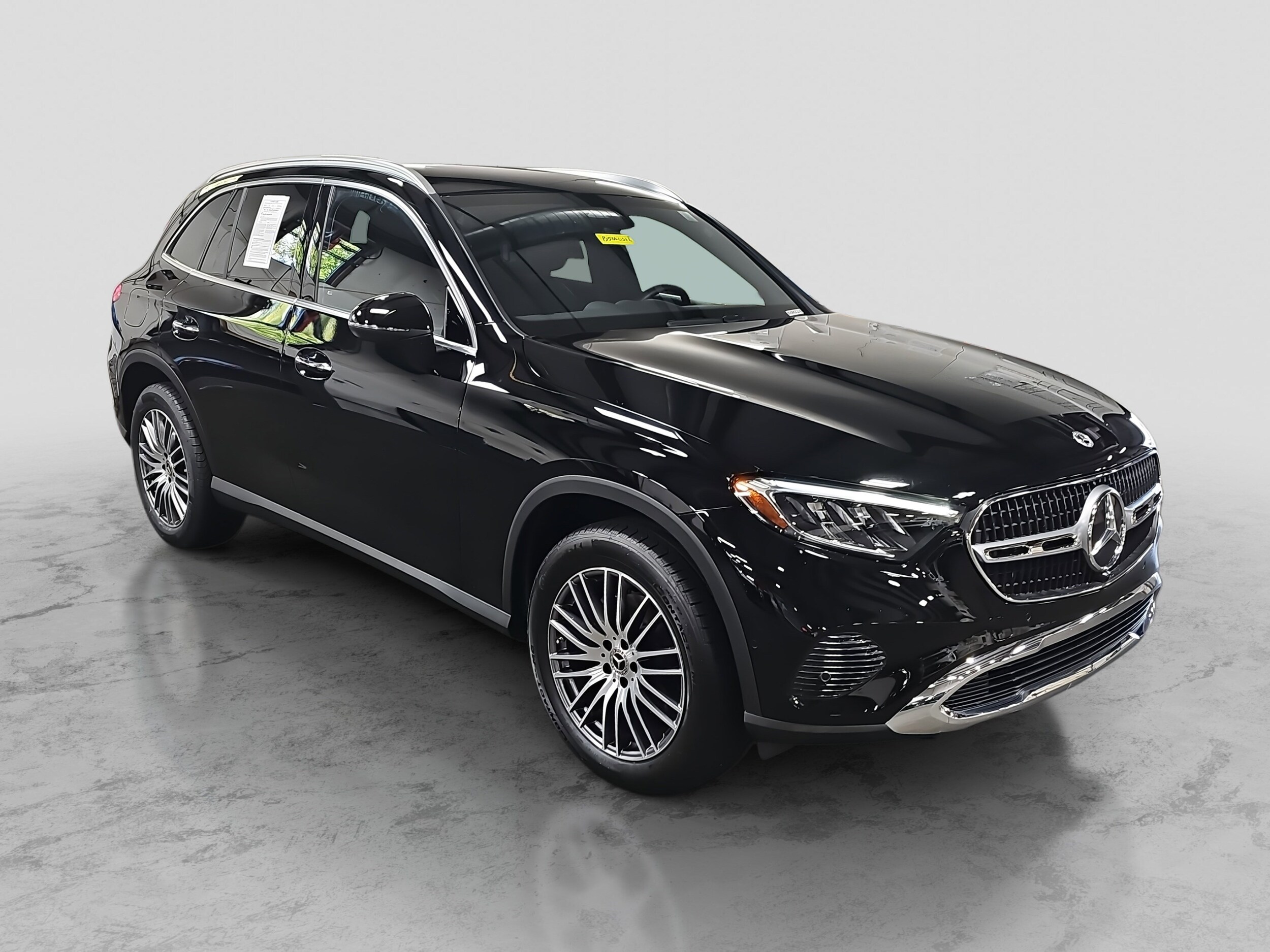 2025 Mercedes Benz GLC 300 photo 3