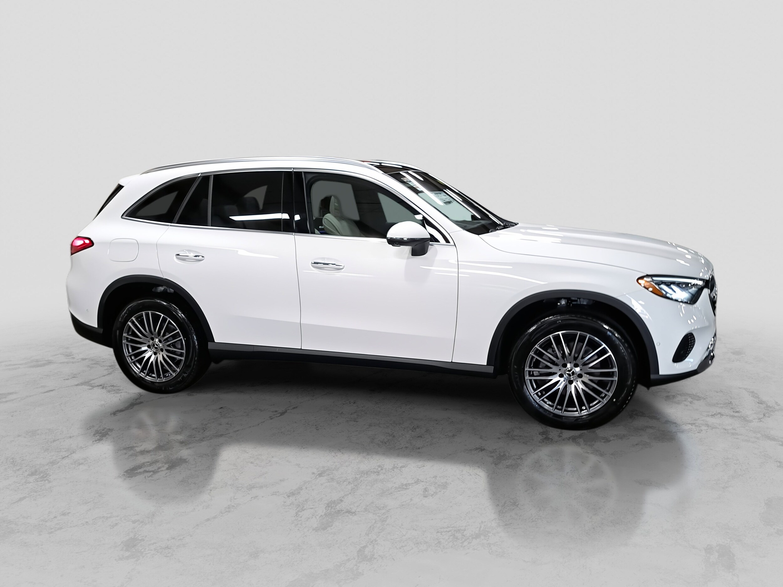 2026 Mercedes Benz GLC 300 4MATIC photo 3