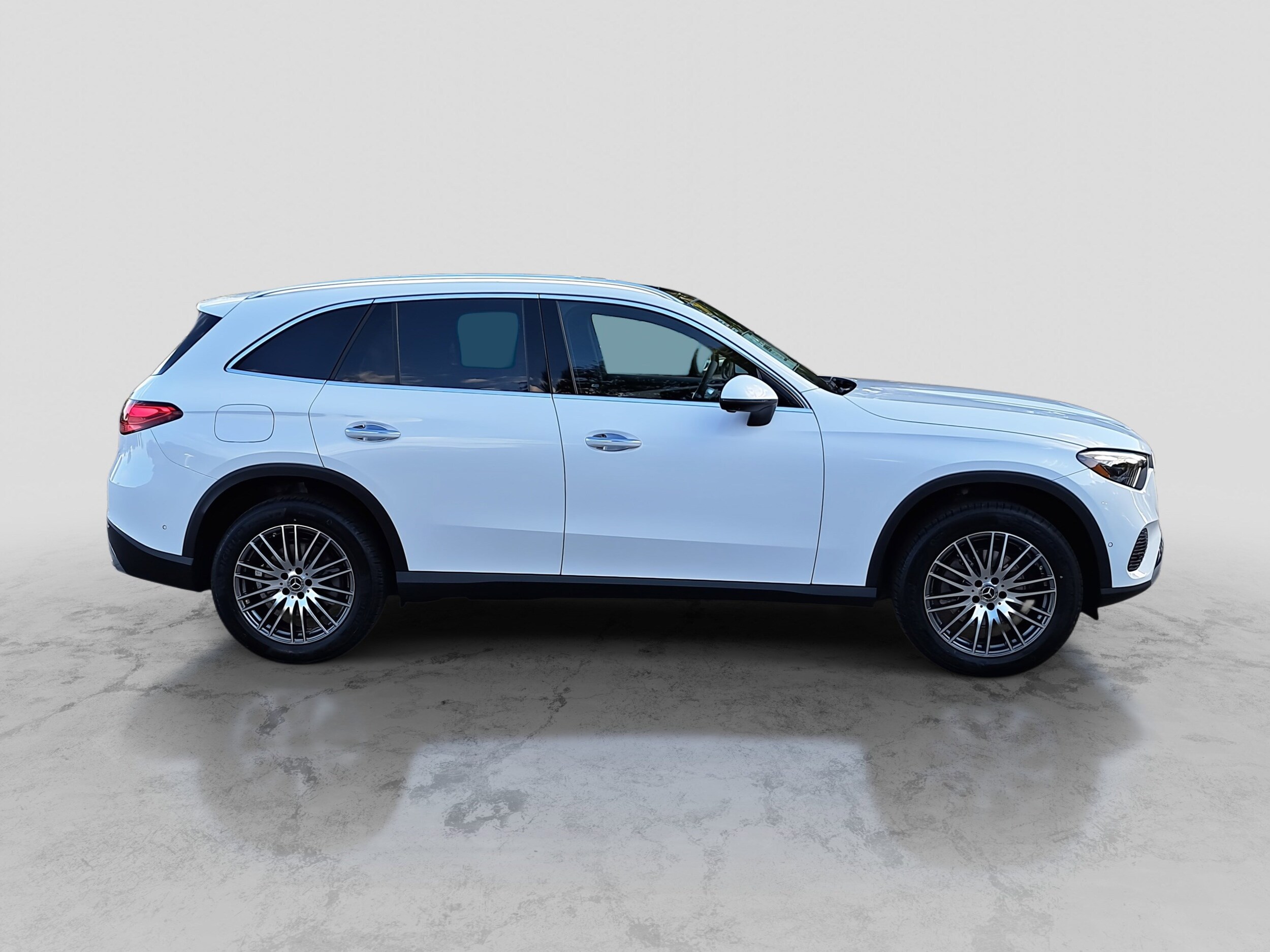 2026 Mercedes Benz GLC 300 4MATIC photo 2