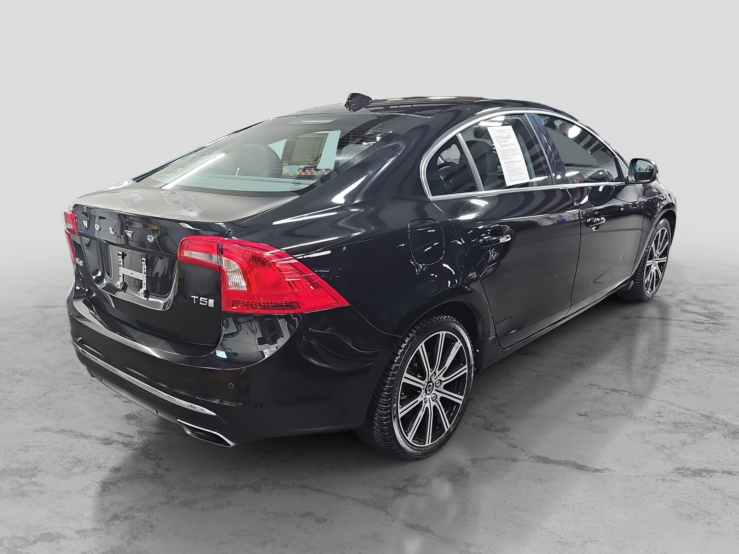 2018 Volvo S60 Inscription T5 photo 2