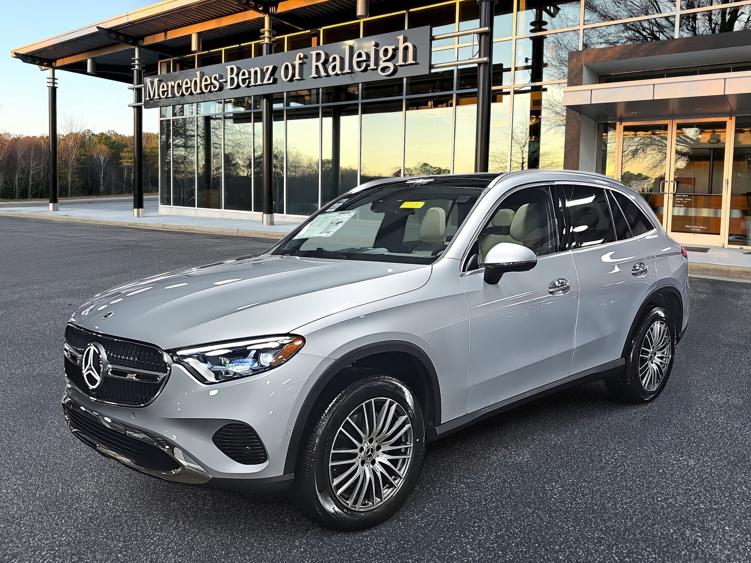 2026 Mercedes-Benz GLC Base's photo