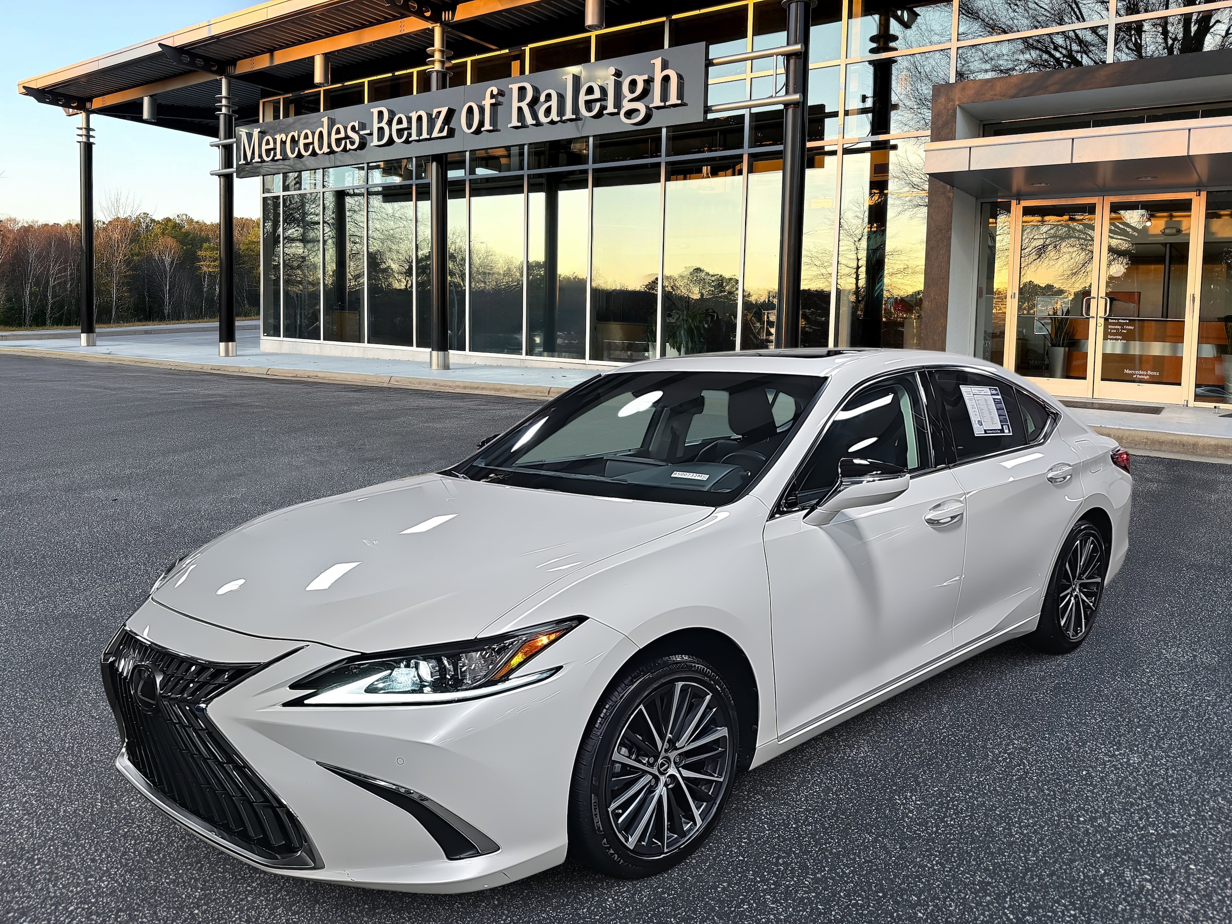 2023 Lexus ES 300h
