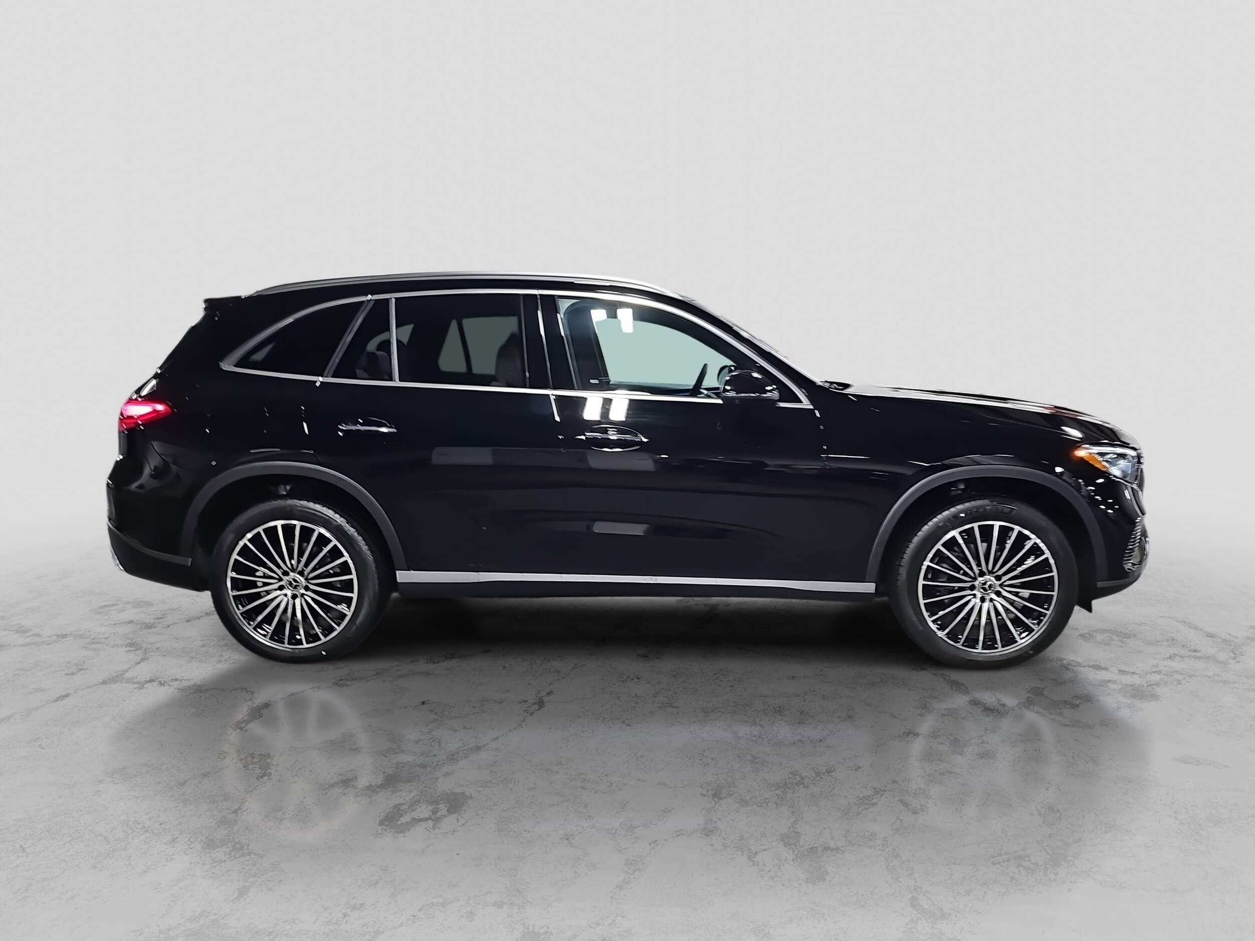 2026 Mercedes Benz GLC 300 4MATIC photo 4