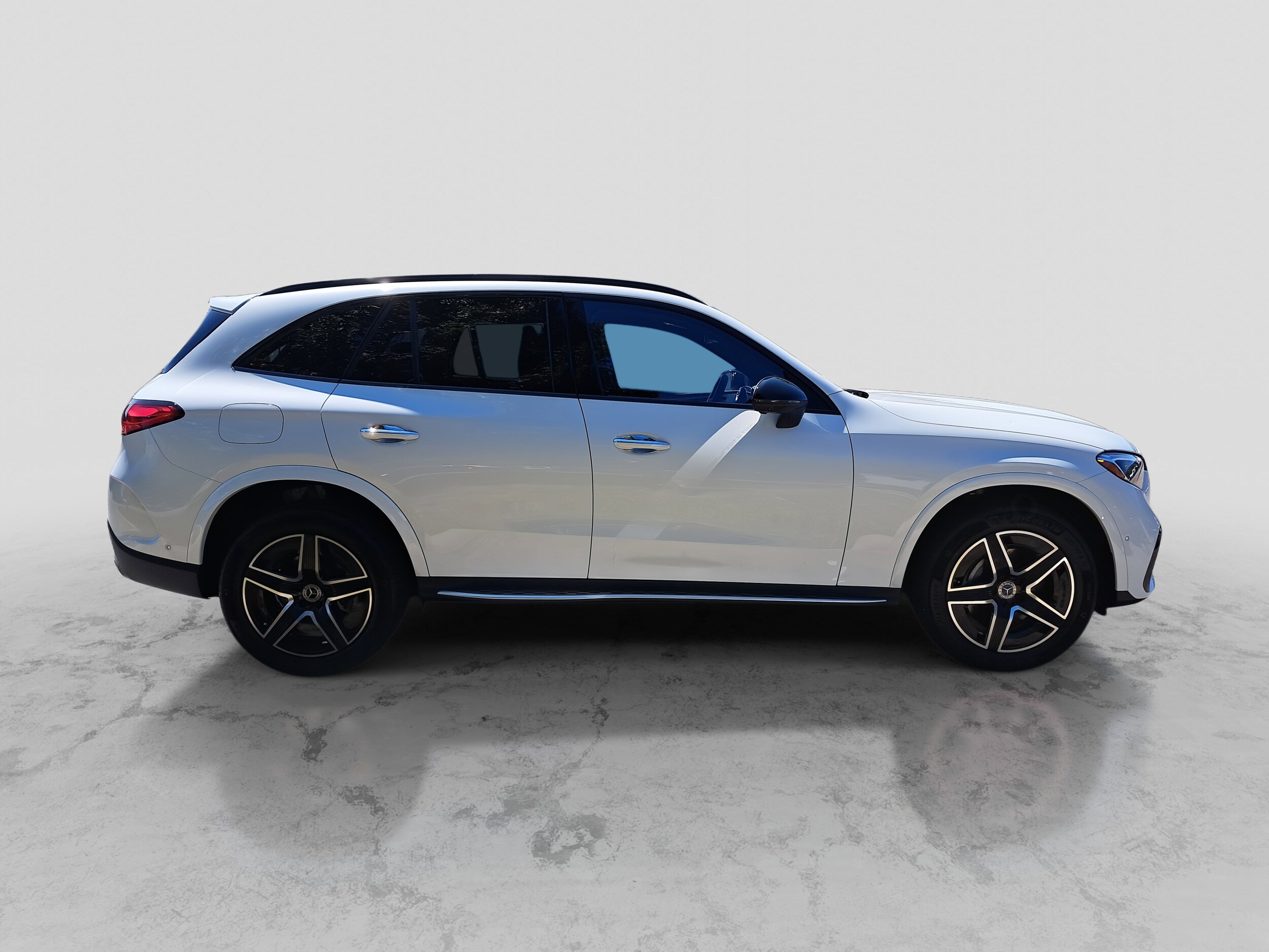 2026 Mercedes Benz GLC 300 photo 3