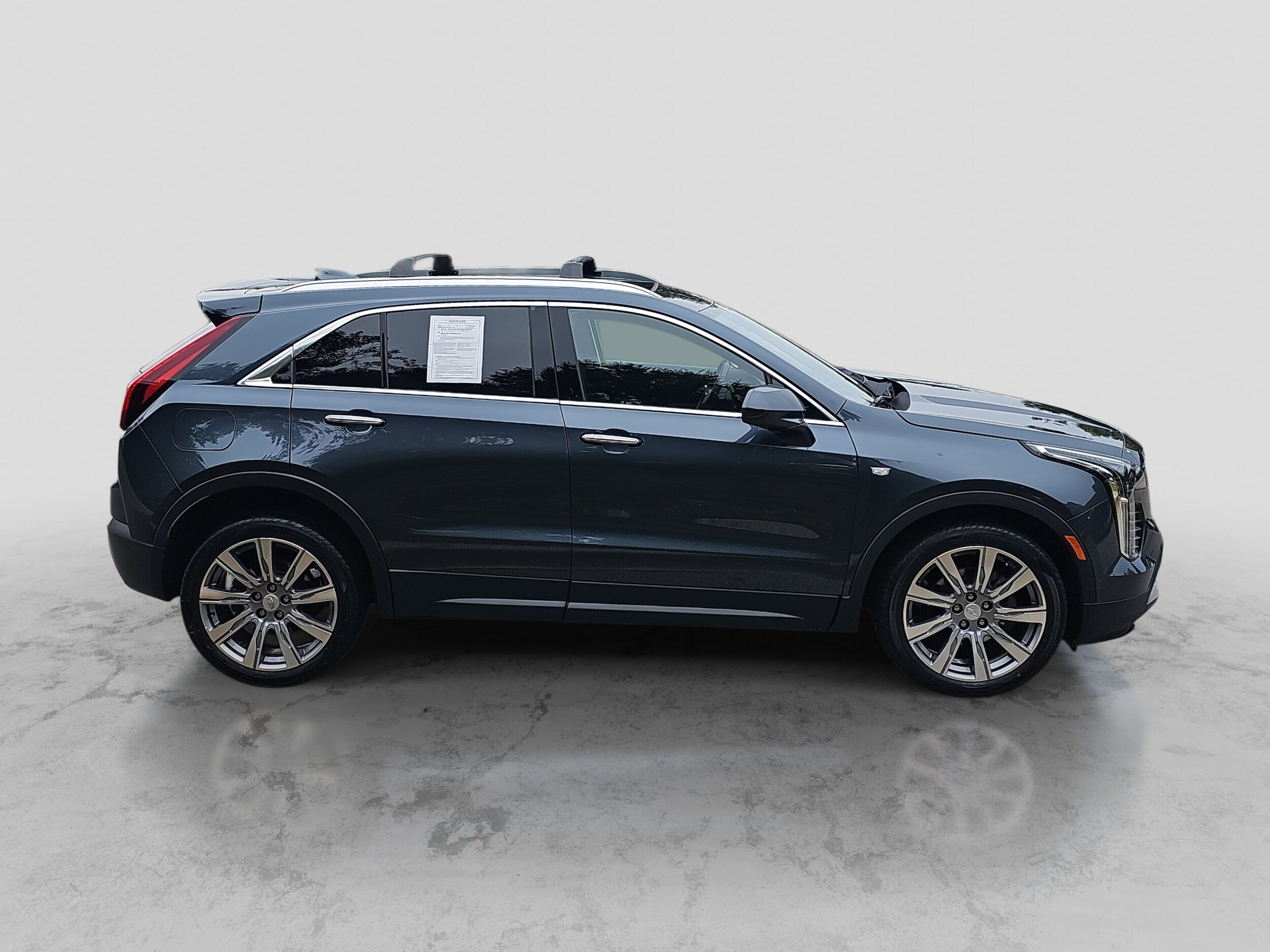 2021 Cadillac XT4 Luxury photo 2