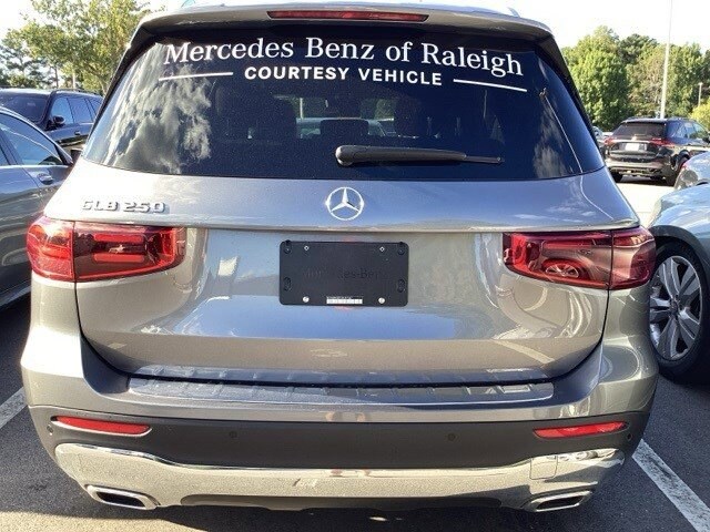2025 Mercedes Benz GLB 250 photo 3