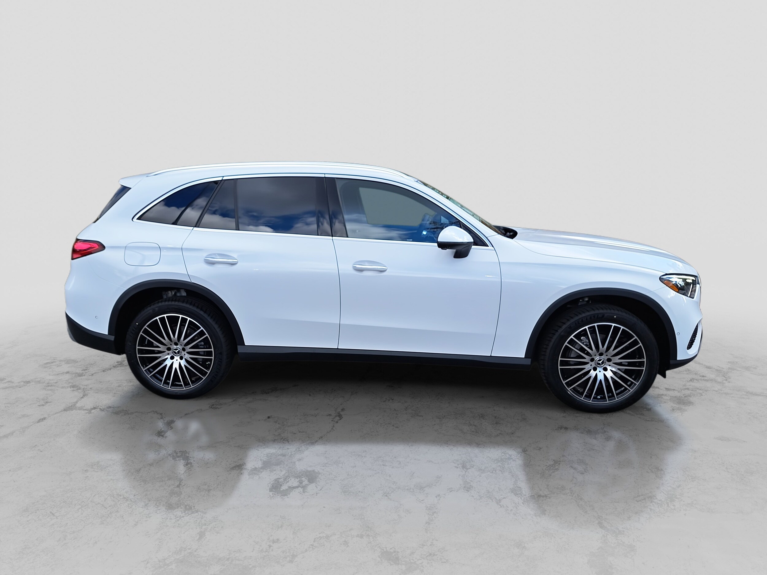 2026 Mercedes Benz GLC 300 photo 3