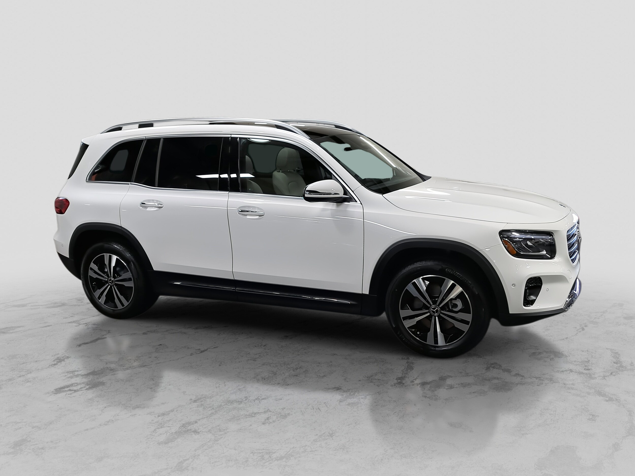 2026 Mercedes Benz GLB 250 photo 2