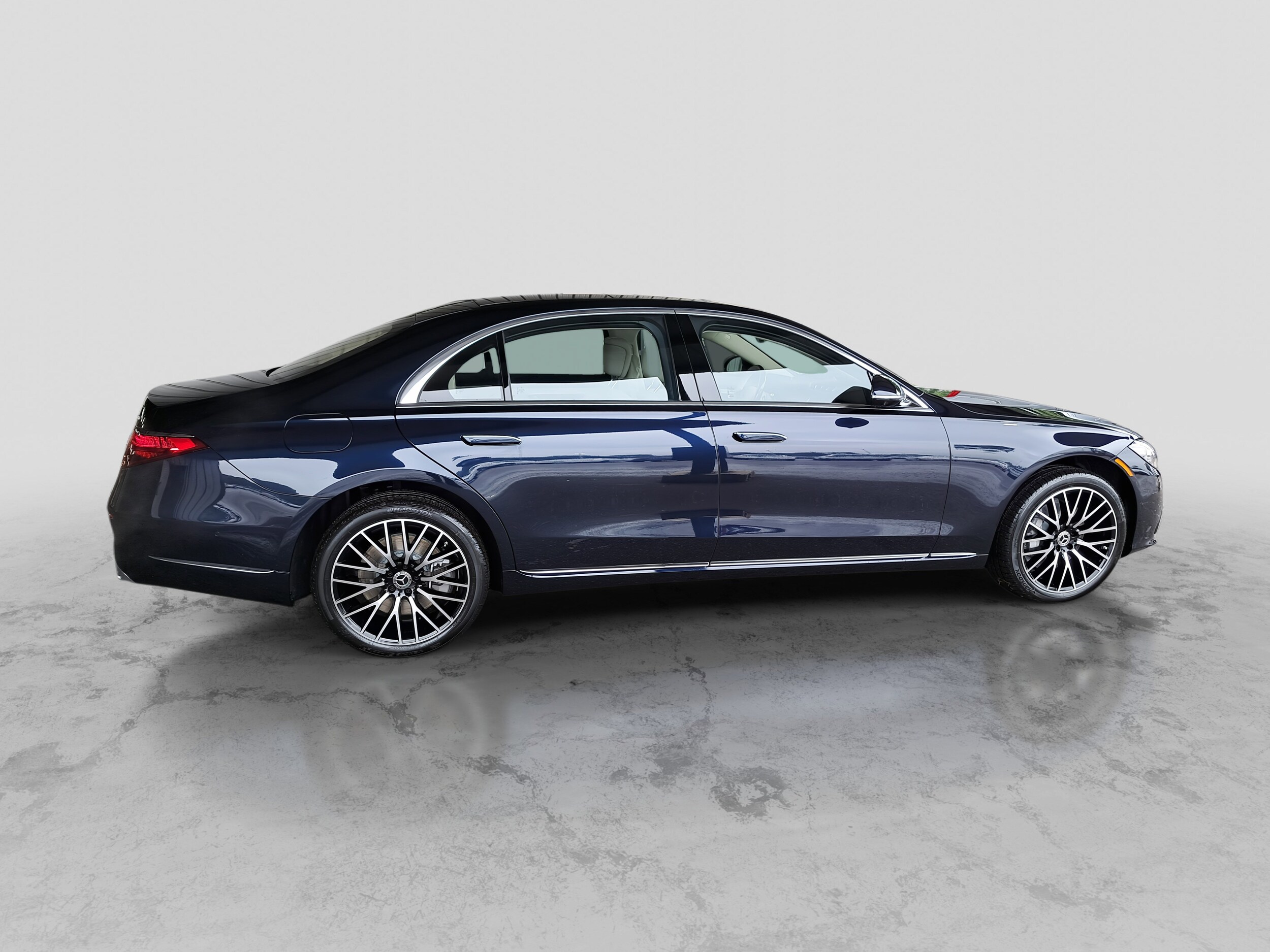 2026 Mercedes Benz S 500 4MATIC photo 2