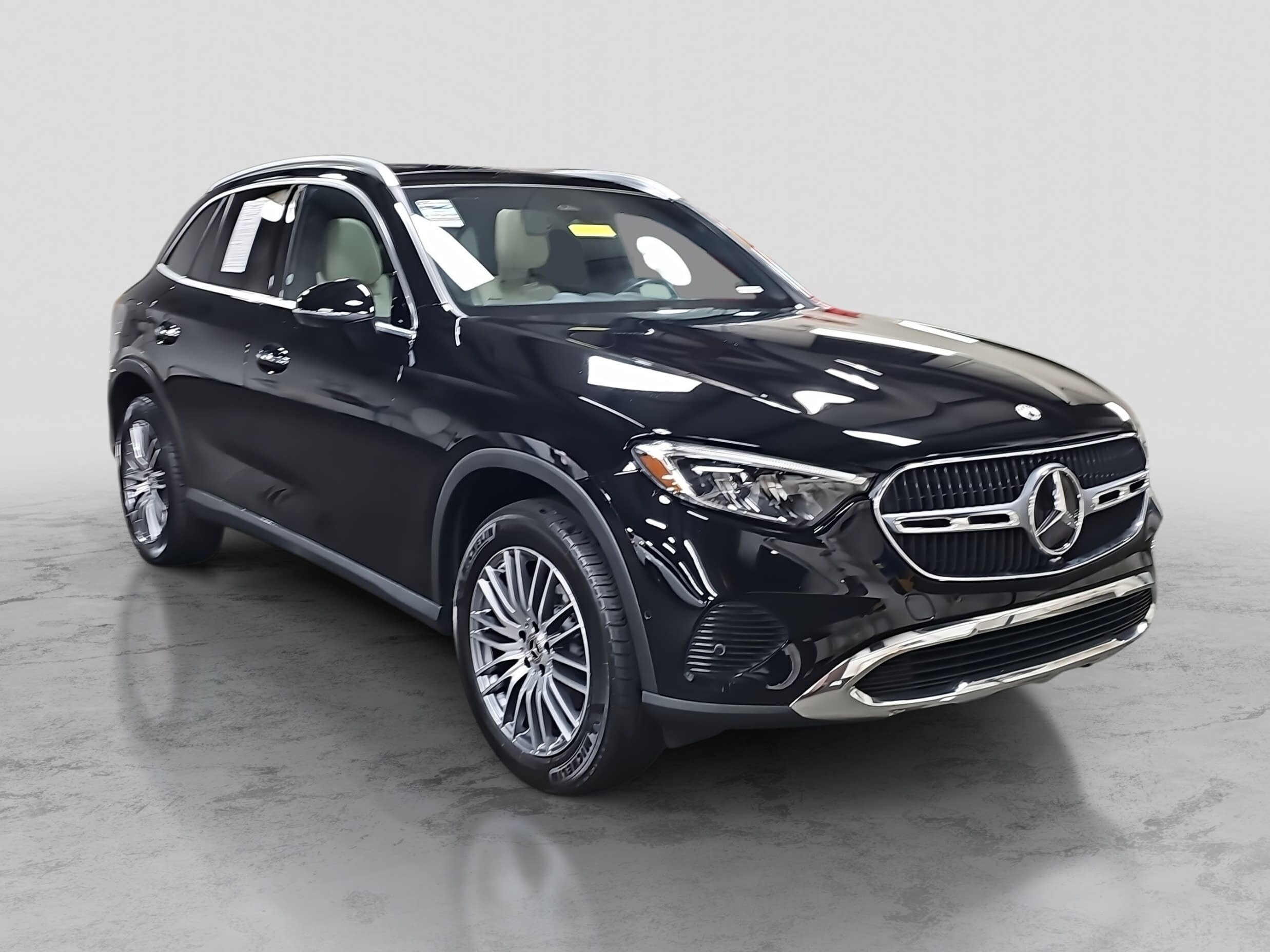 2024 Mercedes Benz GLC 300 photo 2