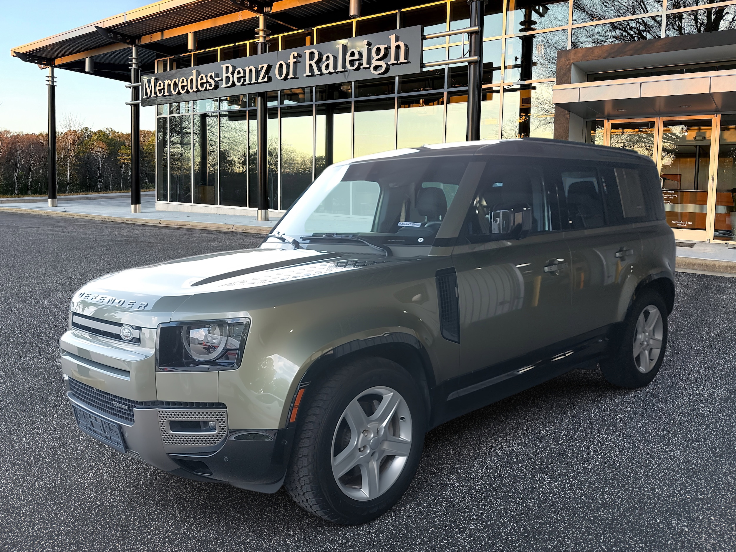 2023 Defender X-Dynamic SE