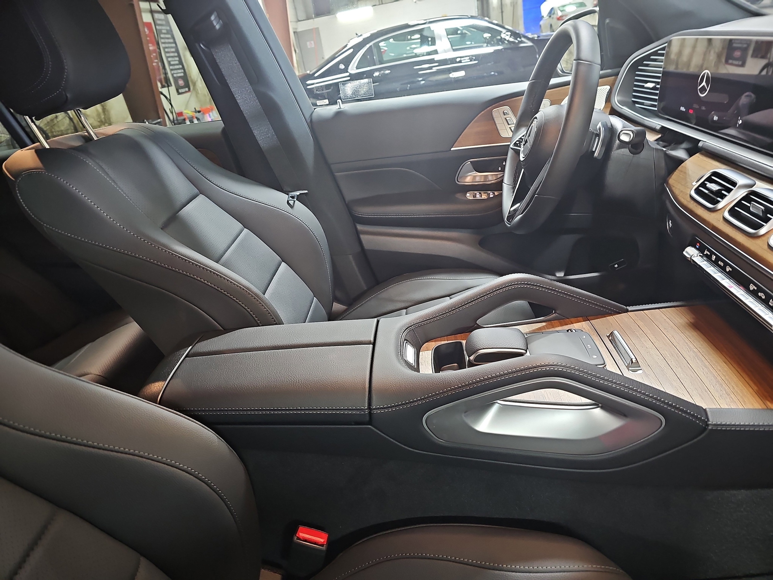 2025 Mercedes-Benz GLE GLE450 - Photo 10