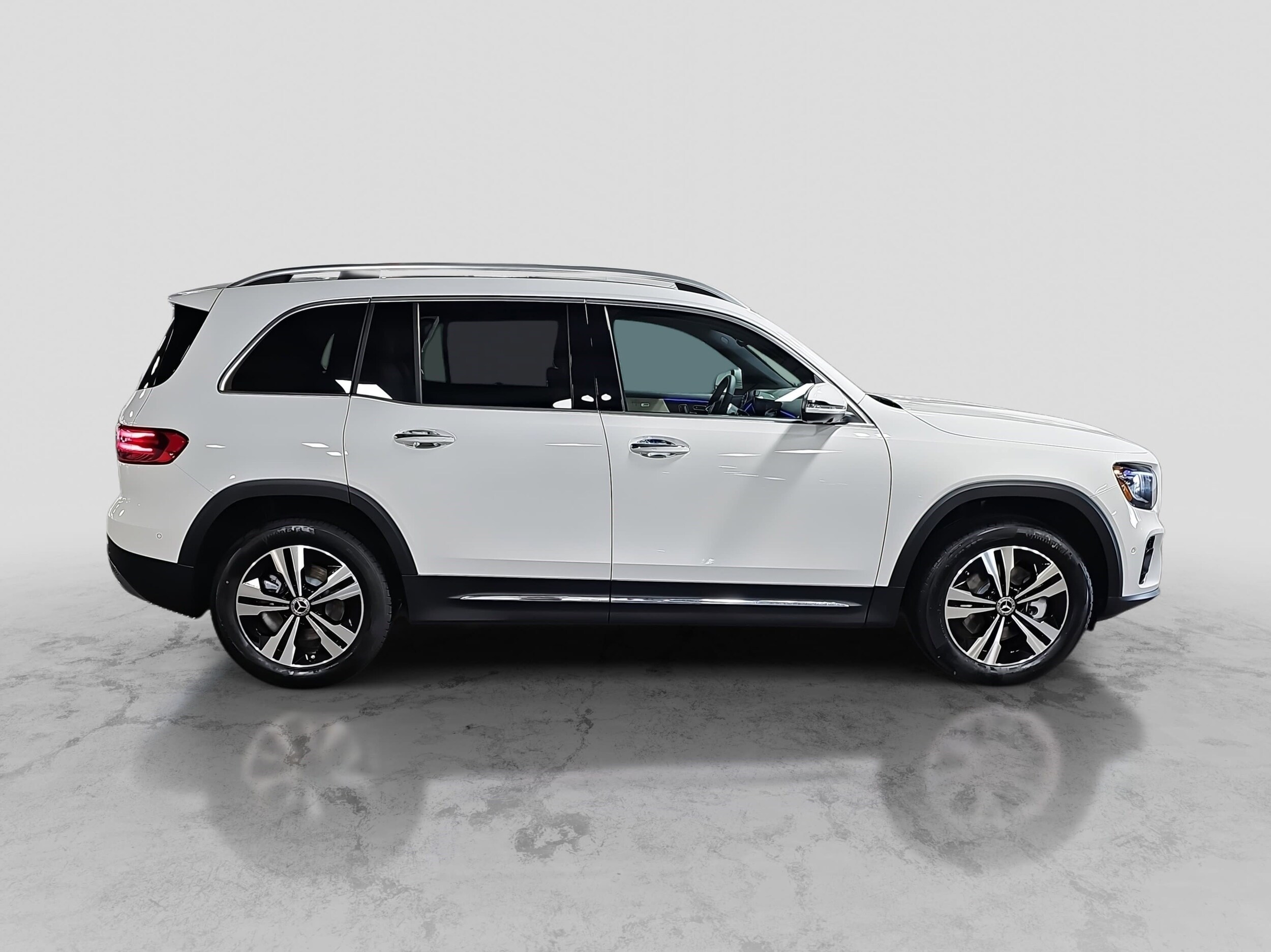 2026 Mercedes Benz GLB 250 photo 2