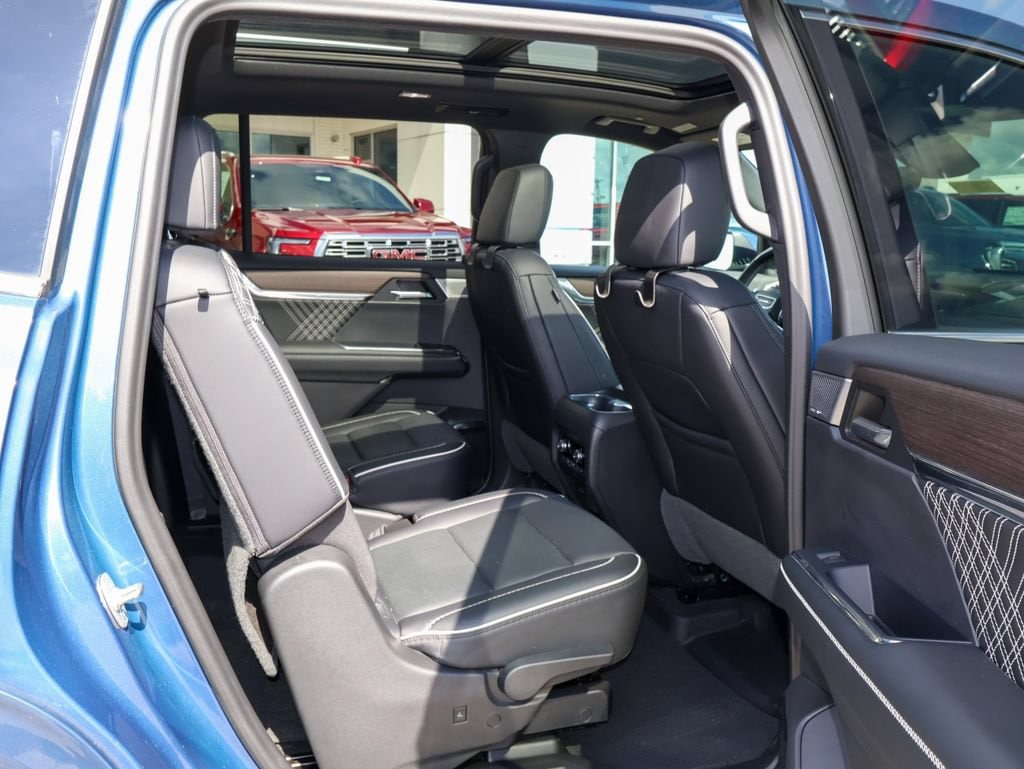 2024 GMC Acadia Denali - Photo 37