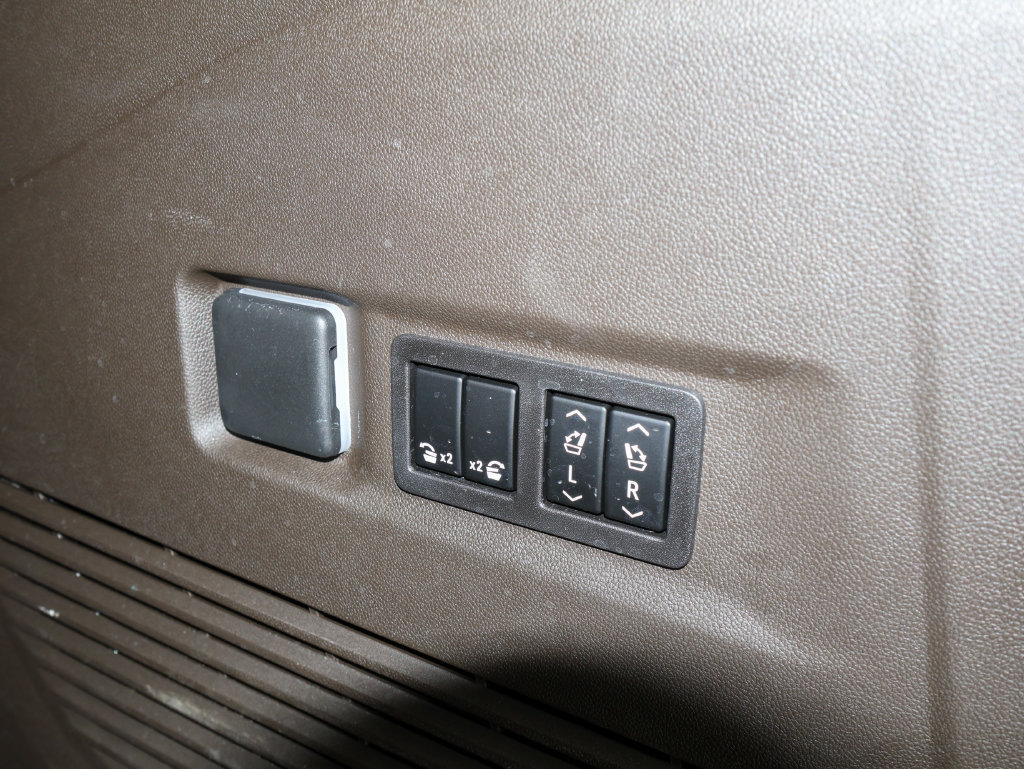 2026 GMC Yukon XL Elevation - Photo 7
