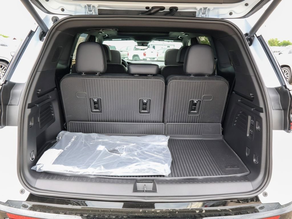 2026 GMC Acadia Denali - Photo 5