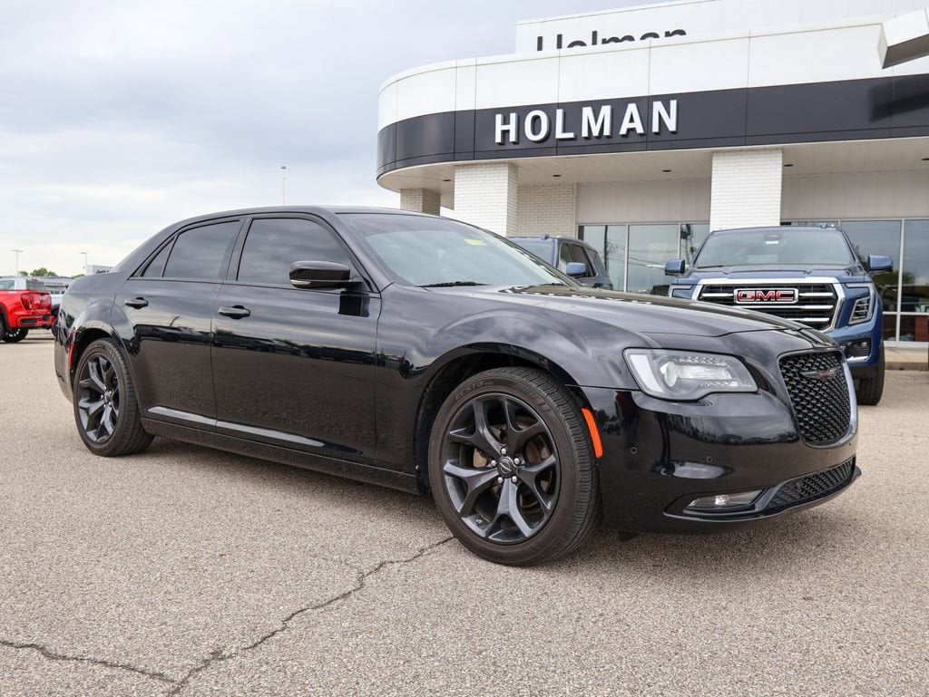 2022 Chrysler 300 S's photo