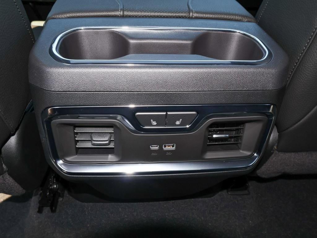2026 GMC Sierra 3500HD Denali - Photo 13