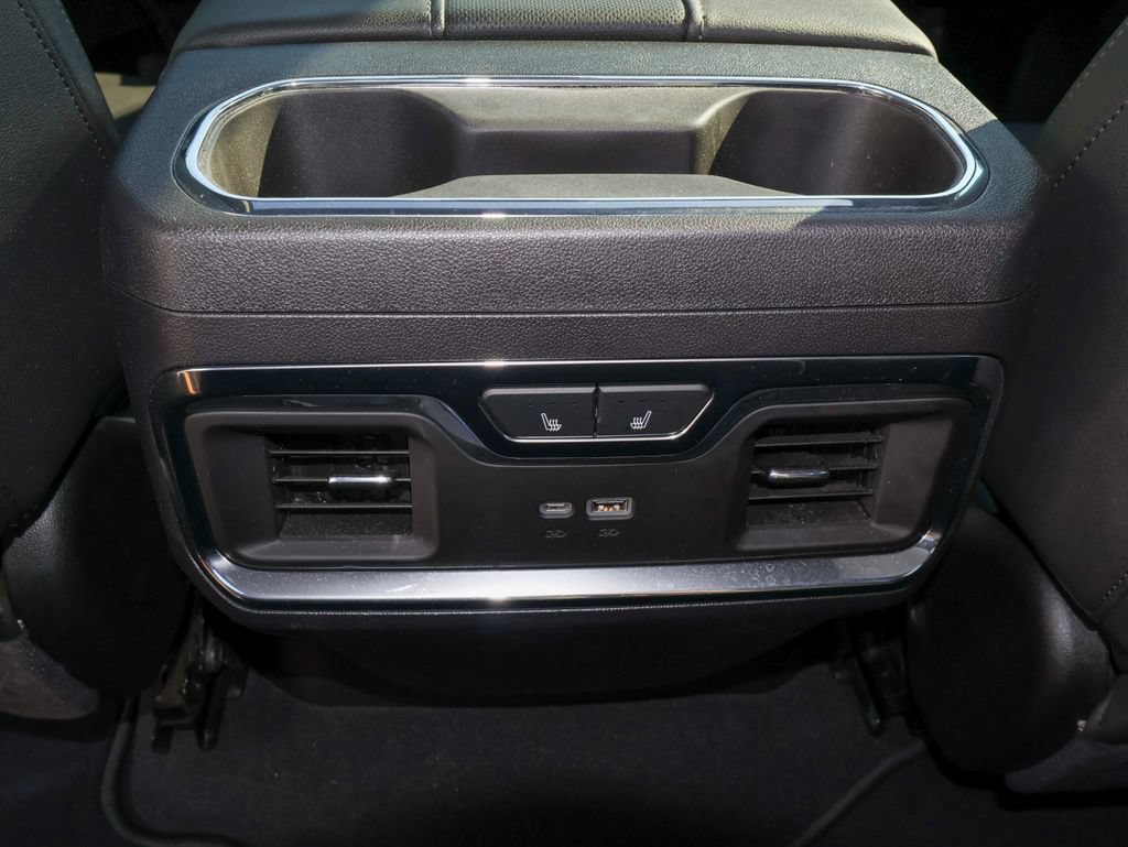 2024 GMC Sierra 1500 SLT - Photo 11