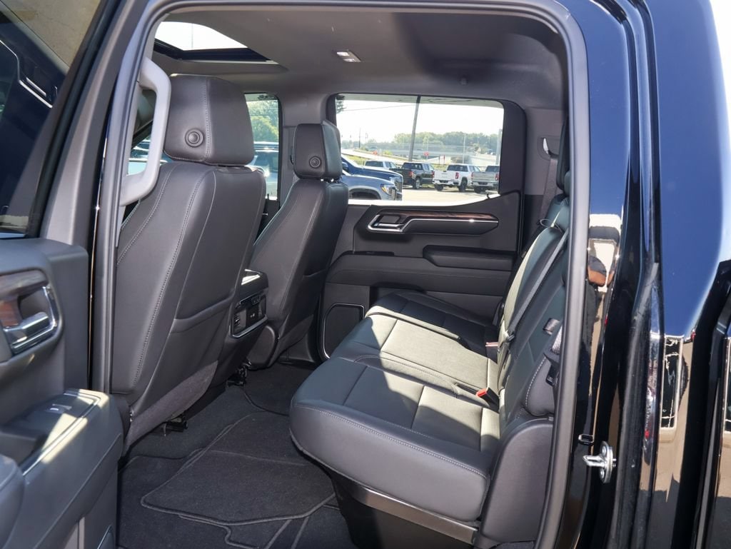 2024 GMC Sierra 1500 SLT - Photo 10