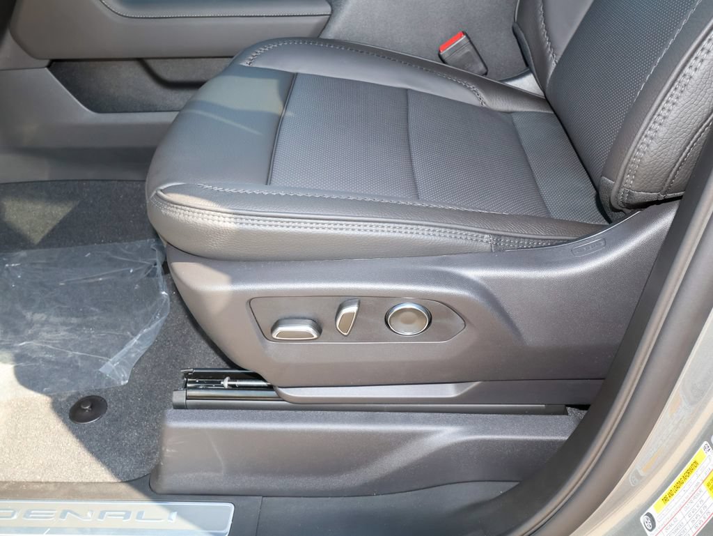 2026 GMC Sierra 3500HD Denali - Photo 10